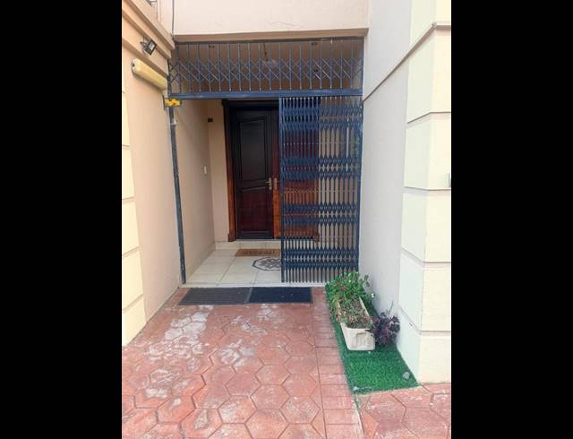 4 BEDROOM TOWNHOUSE FOR SALE IN ERASMIA